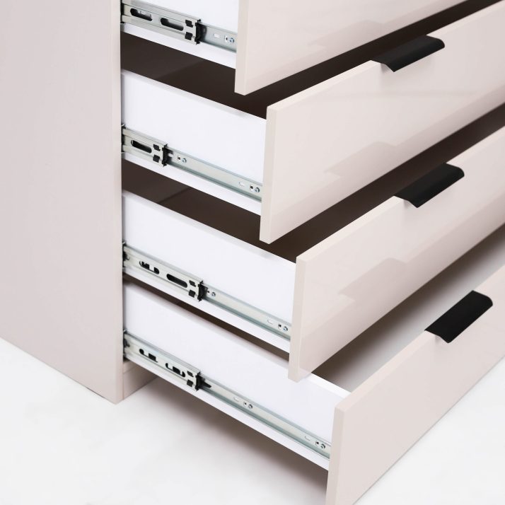 4-drawer chest of bedroom set Lori